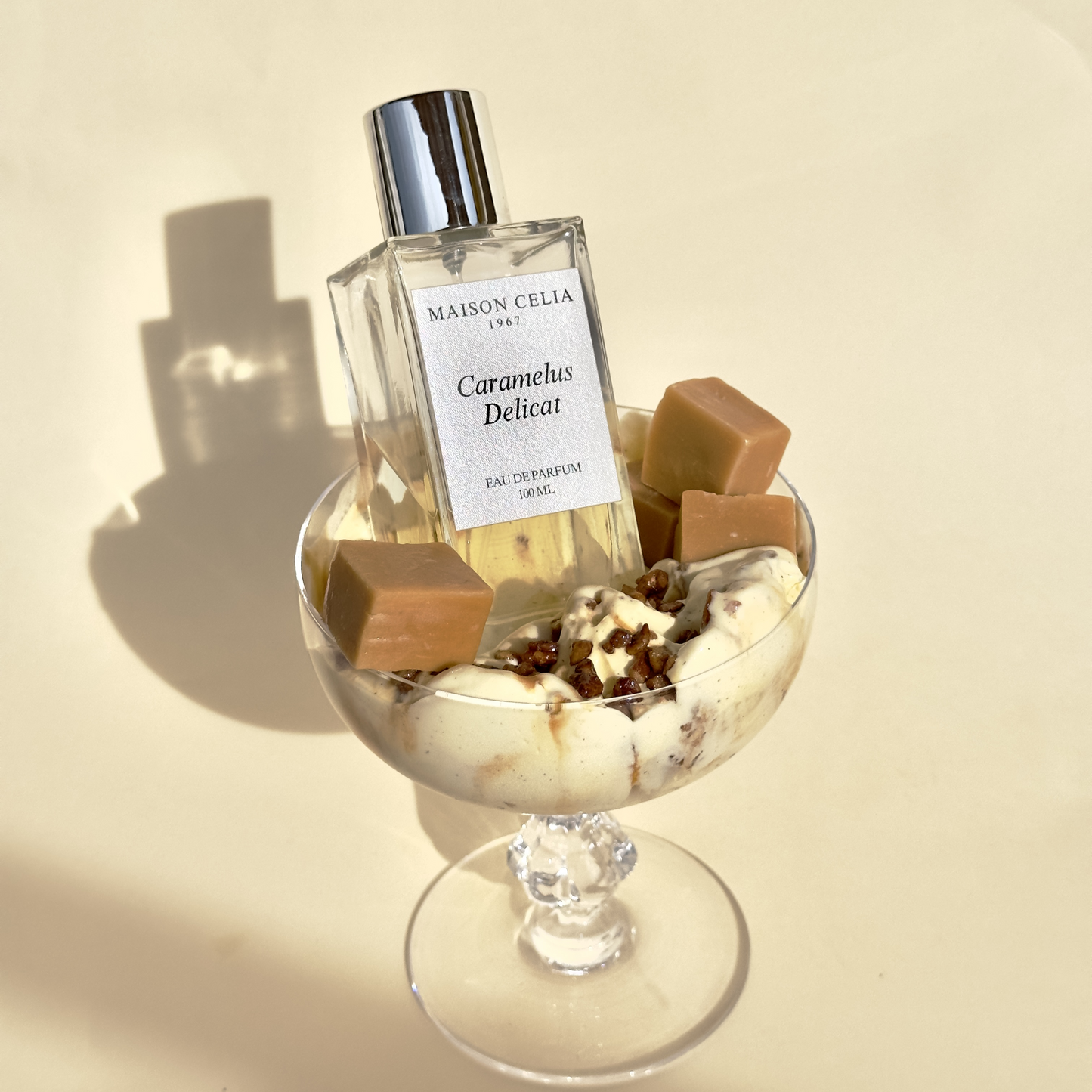 Caramelus Delicat de Maison Celia en copa de helado de caramelo y vainilla.