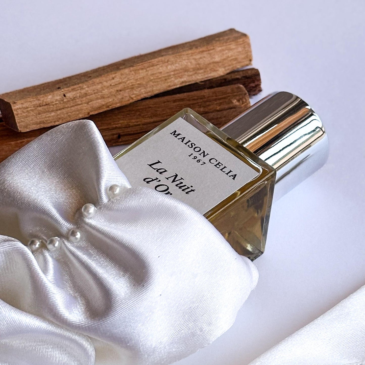 La Nuit d'Or de Maison Celia, un perfume amaderado con nota de sándalo.