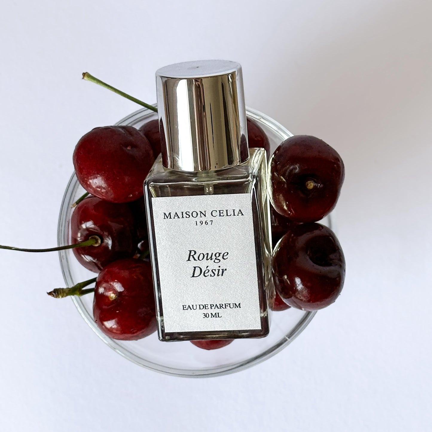 Rouge Désir de Maison Celia con notas de cereza, rosa y vainilla.
