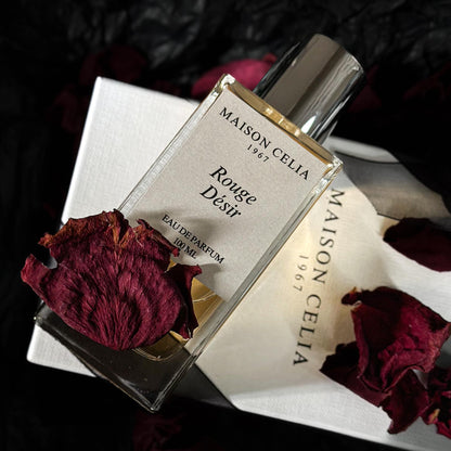Rouge Désir Eau de Parfum de Maison Celia con notas de cereza, rosa y vainilla para todo el mundo.